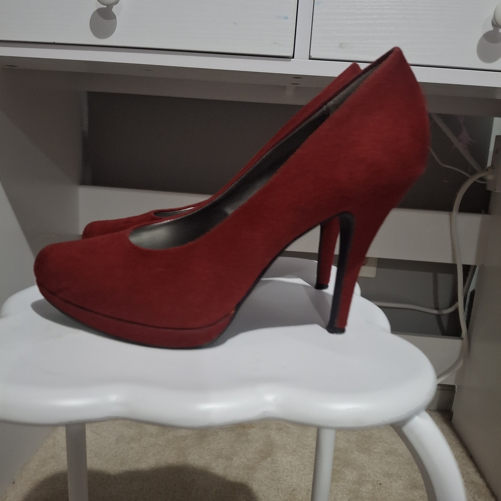 Chic Red Suede Women's Heels